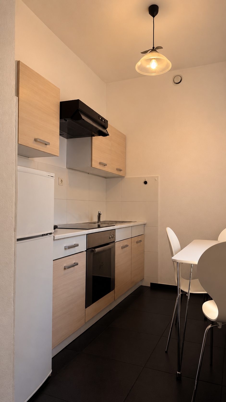 Apartment No1 – Innenansicht, Küche und Schlafbereich